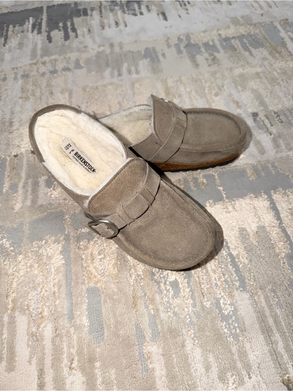 Birkenstock Shearling Buckley Clog in Grey Size 37